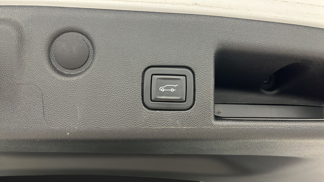 Used 2023 Summit White Chevrolet RS image 29