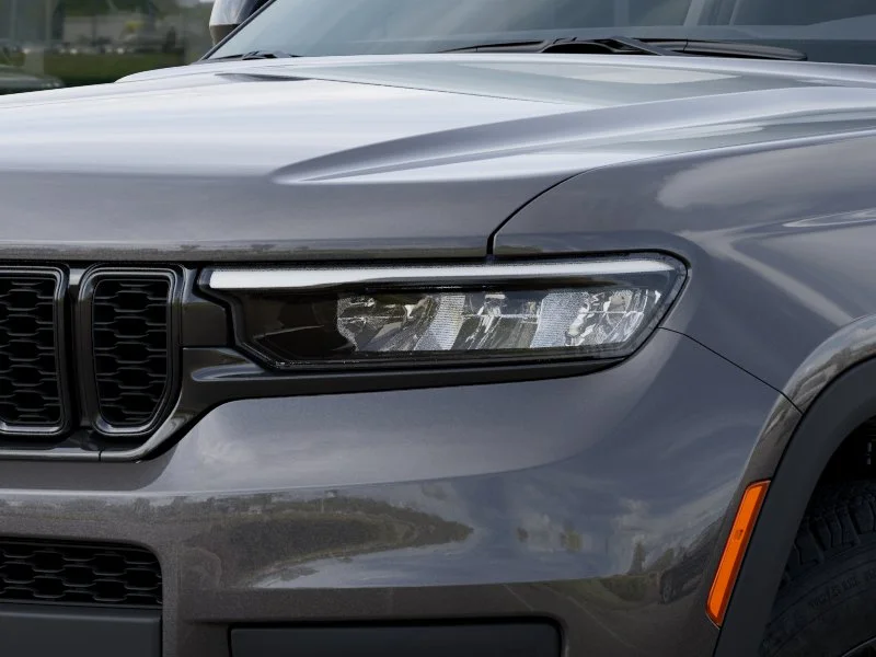 New 2025 Baltic Gray Metallic Clear-Coat Exterior Paint Jeep Altitude image 31