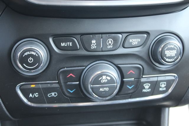 Used 2019 Green Jeep Limited image 8