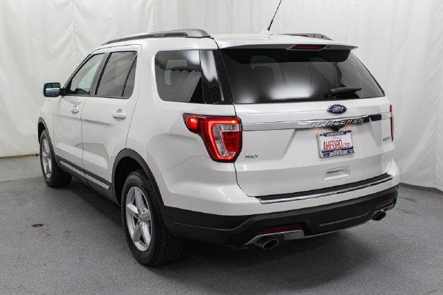 Used 2018 White Platinum Clearcoat Metallic Ford XLT image 5