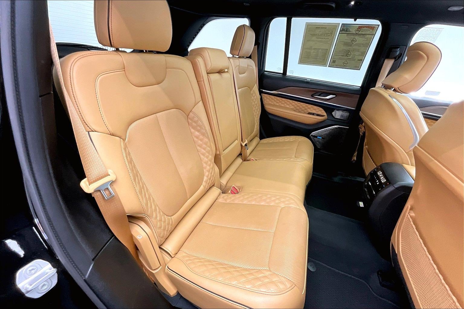 Used 2022 Diamond Black Crystal Pearlcoat Jeep Summit 4xe image 18