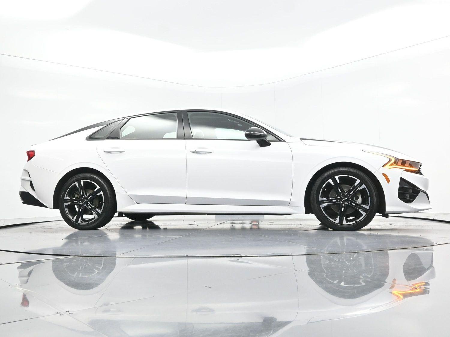 Used 2022 Glacial White Pearl Kia GT-Line image 50