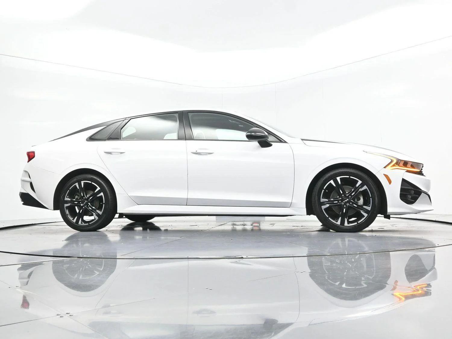 Used 2022 Glacial White Pearl Kia GT-Line image 50