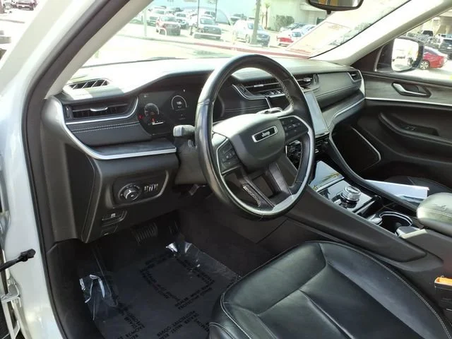 Used 2022 White Jeep Limited 4x4 image 12