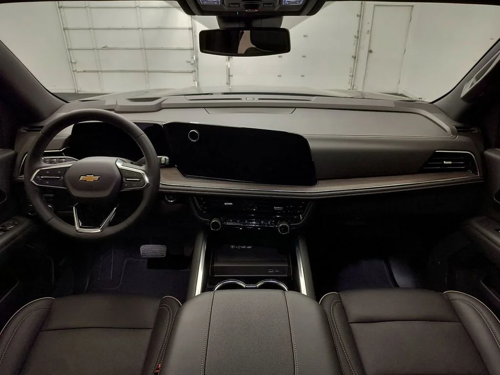 Used 2025 Dark Ash Metallic Chevrolet Premier image 13