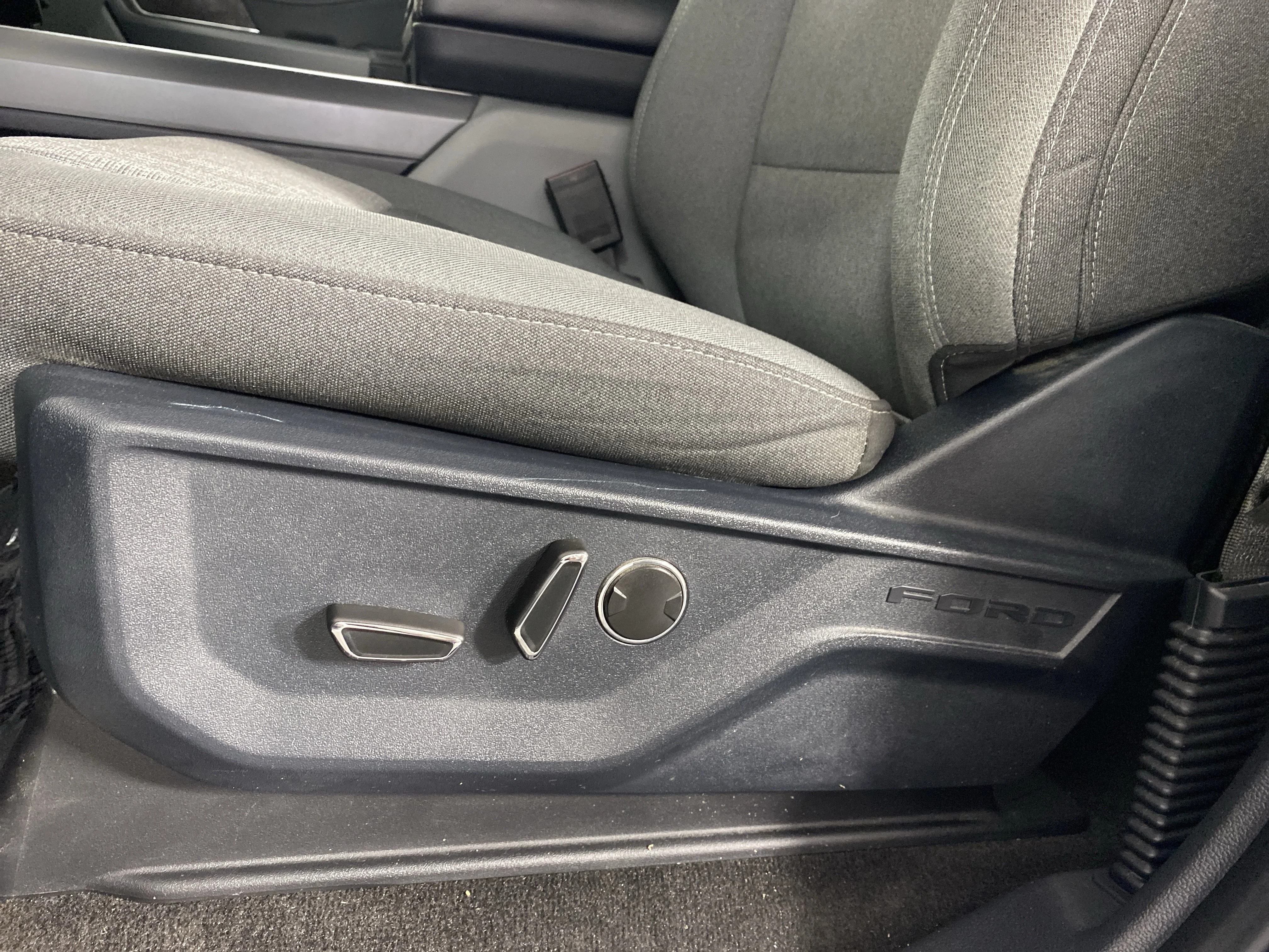 Used 2021 Space White Metallic Ford  image 18