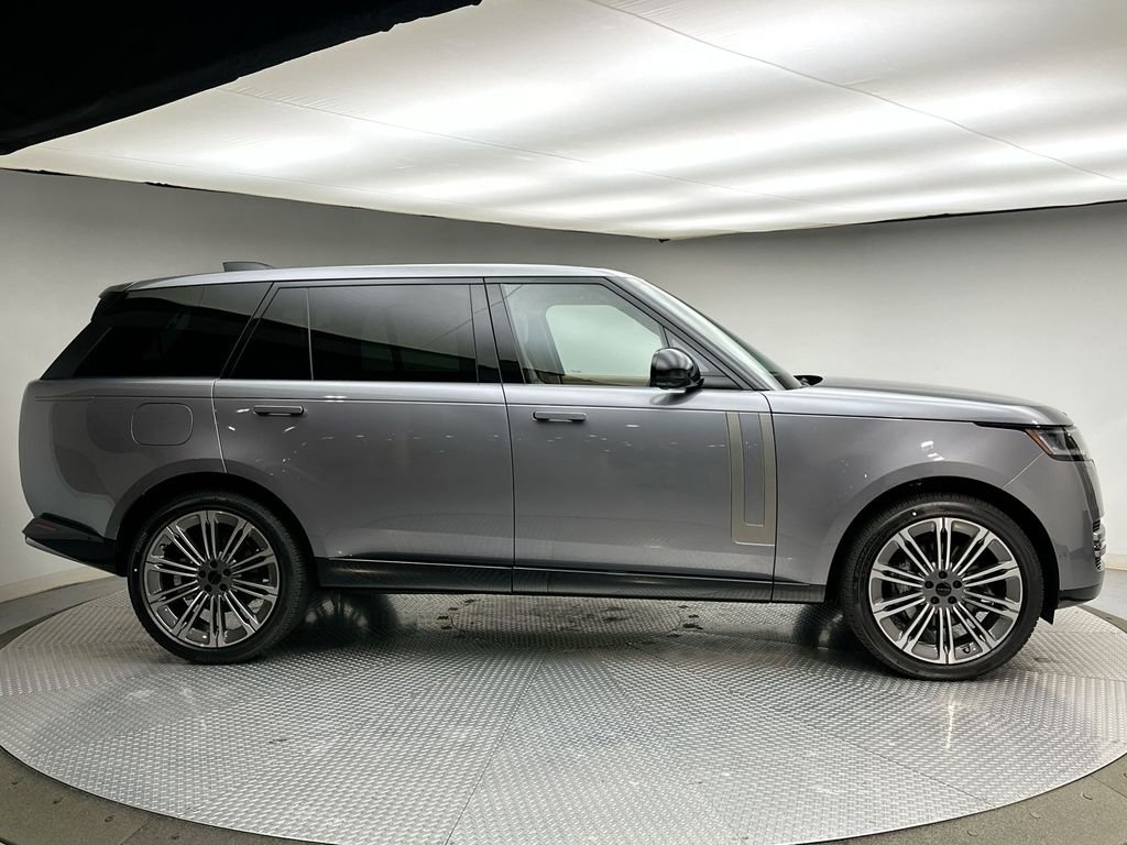 New 2026 Eiger Grey Land Rover SE image 12