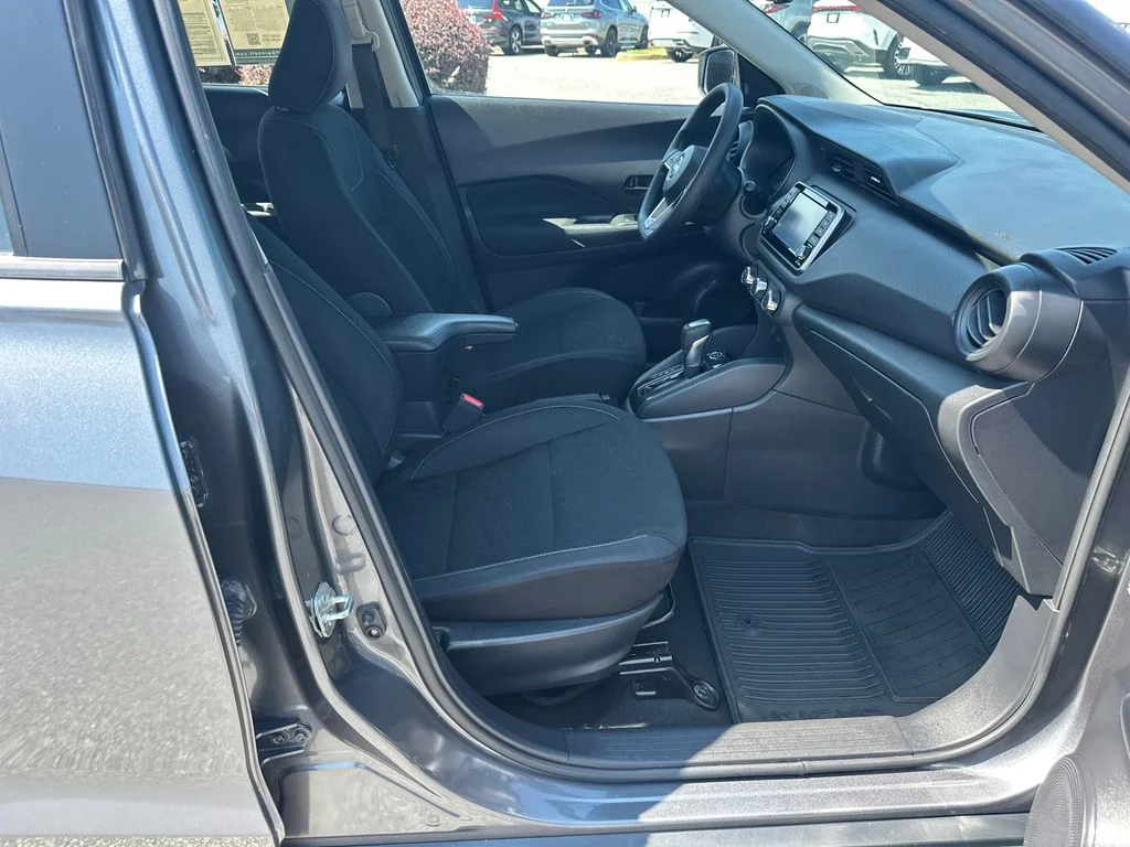 Used 2022 Gray Nissan S image 11