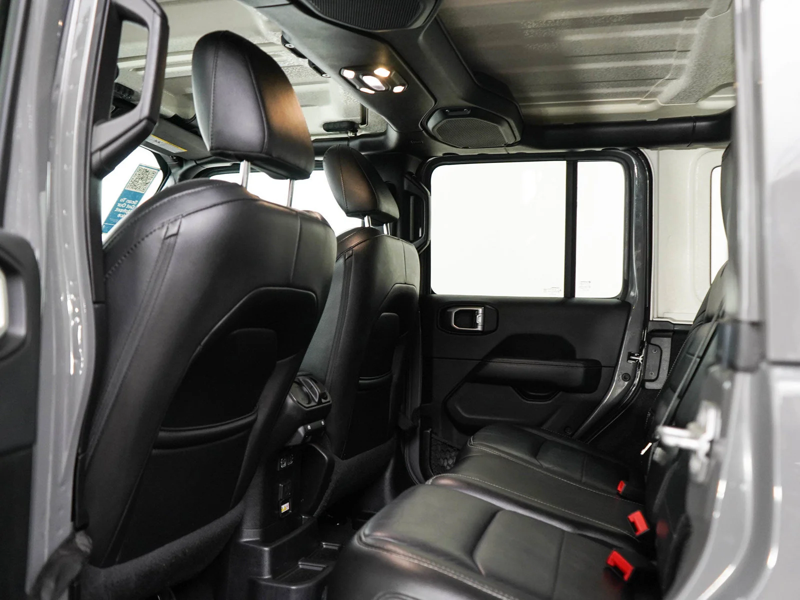 Used 2019 Sting-Gray Clearcoat Jeep Unlimited Sahara image 17