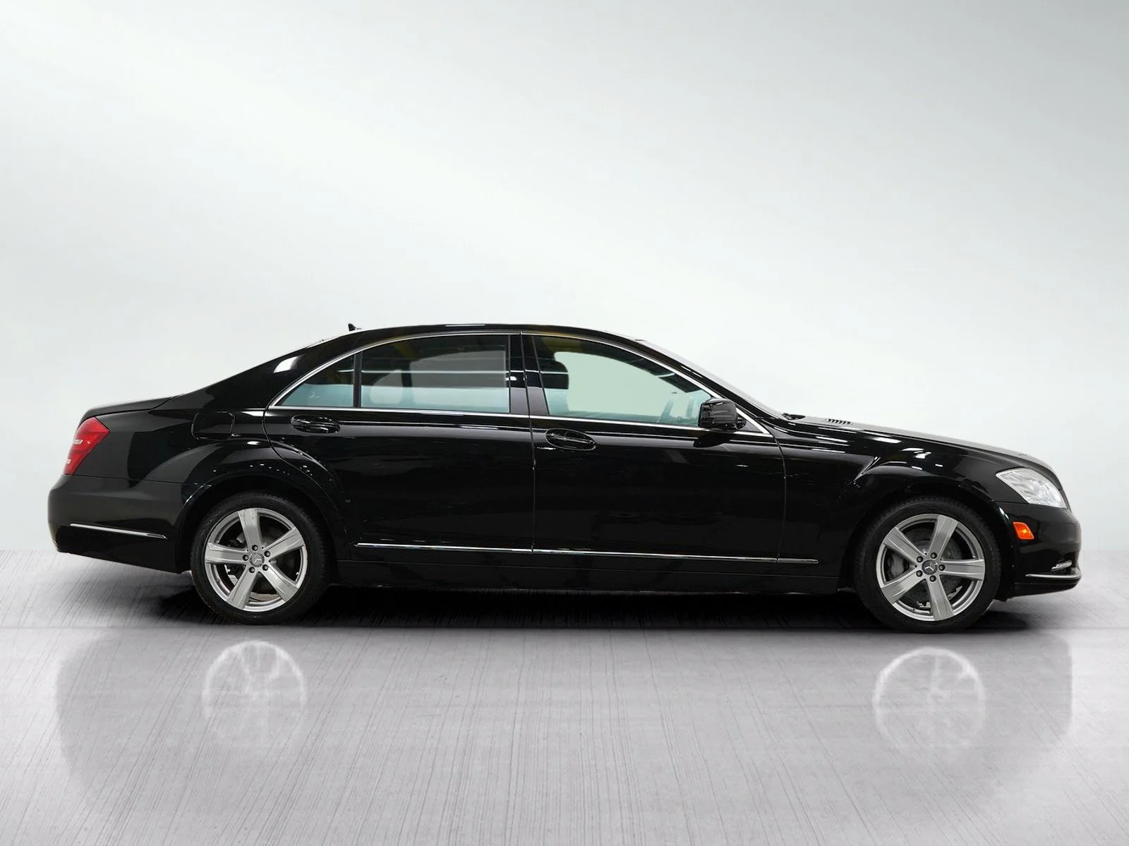 Used 2011 Black Mercedes-Benz 4D SEDAN S550 4MATIC® image 6