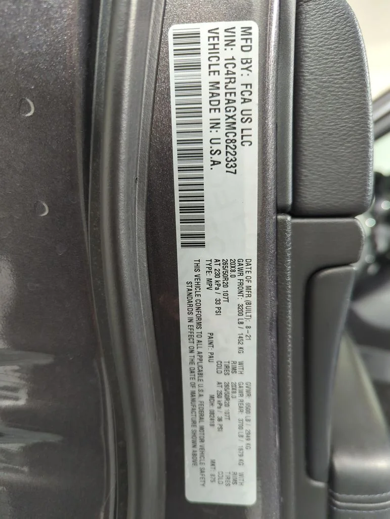 Used 2021 Crystal Metallic Jeep Laredo X image 24