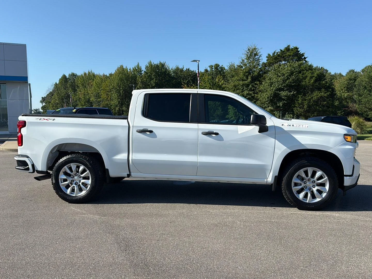 Used 2021 Summit White Chevrolet Custom image 8