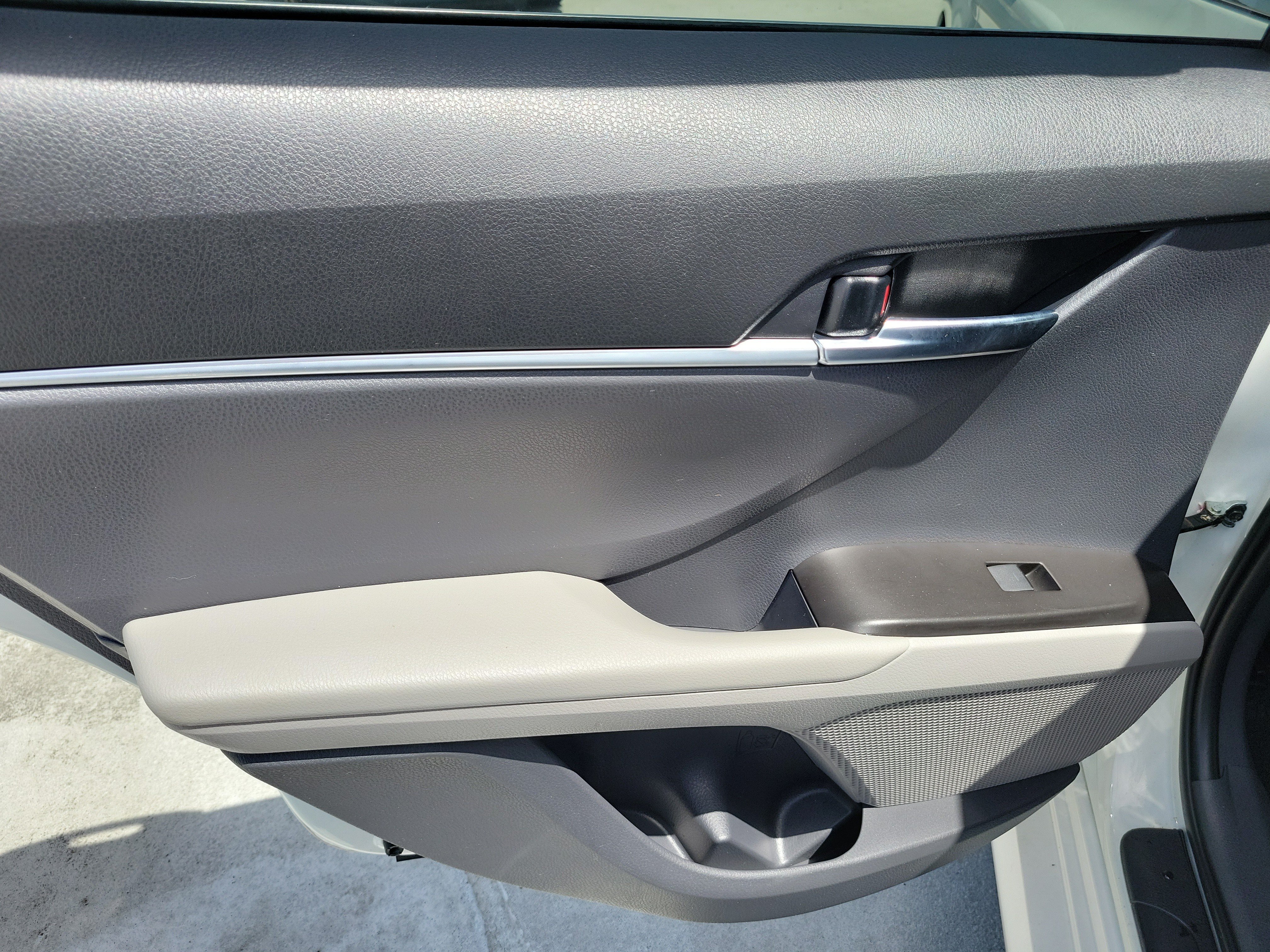 Certified Used 2023 Ice Toyota LE image 10