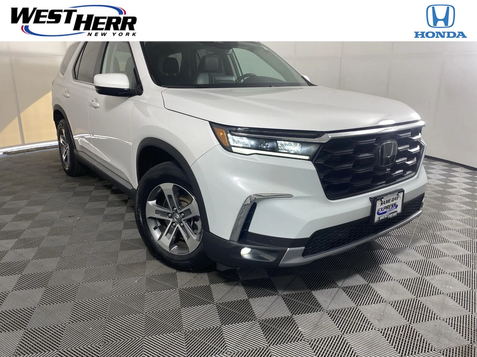 Used 2023 Platinum White Pearl Honda EX-L image 1