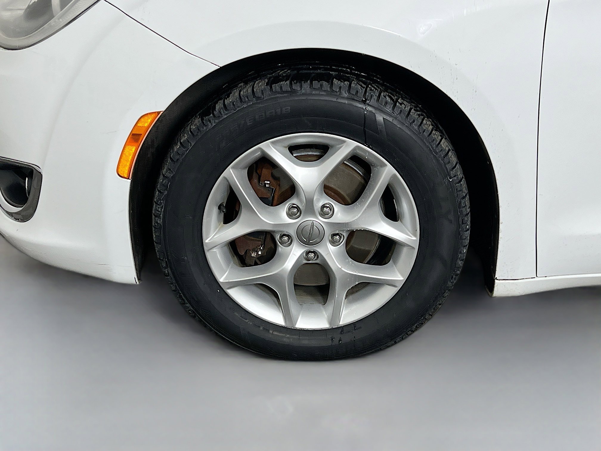 Used 2018 Bright White Clearcoat Chrysler TOURING PLUS image 26