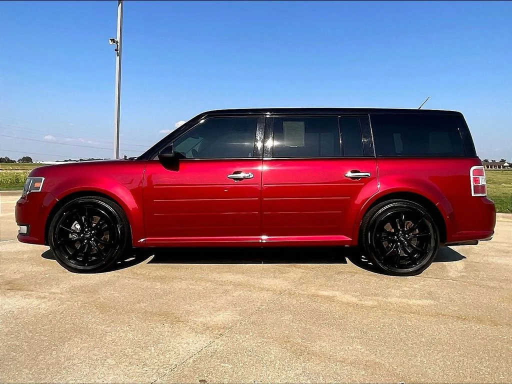 Used 2019 Red Ford SEL image 5