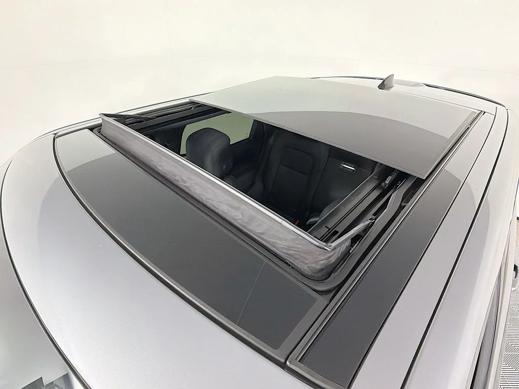 Used 2022 Gray Land Rover HSE Silver Edition image 22
