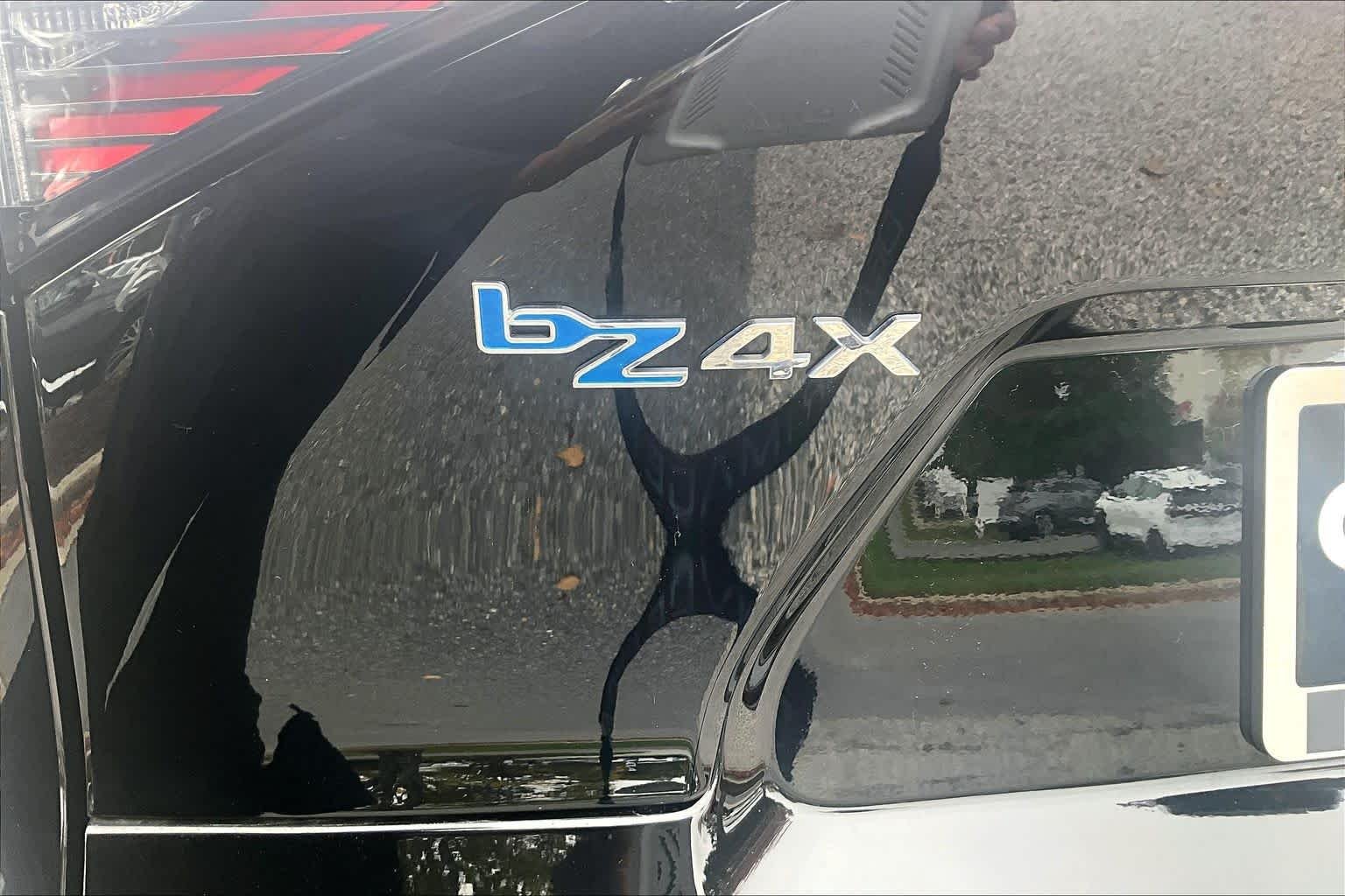 Used 2023 Black Toyota XLE image 30