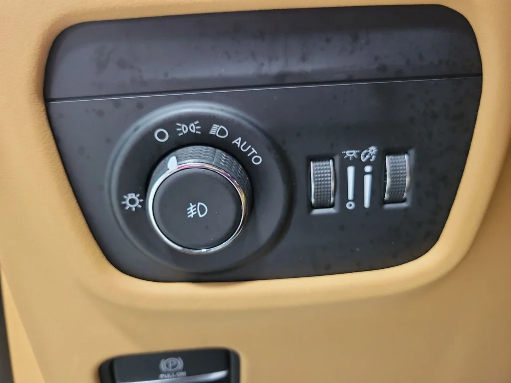 Used 2022 Black Jeep Summit Reserve image 38