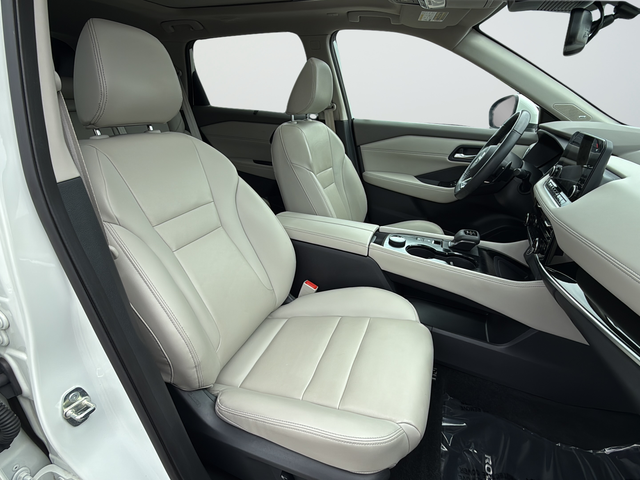 Used 2023 White Nissan SL image 26