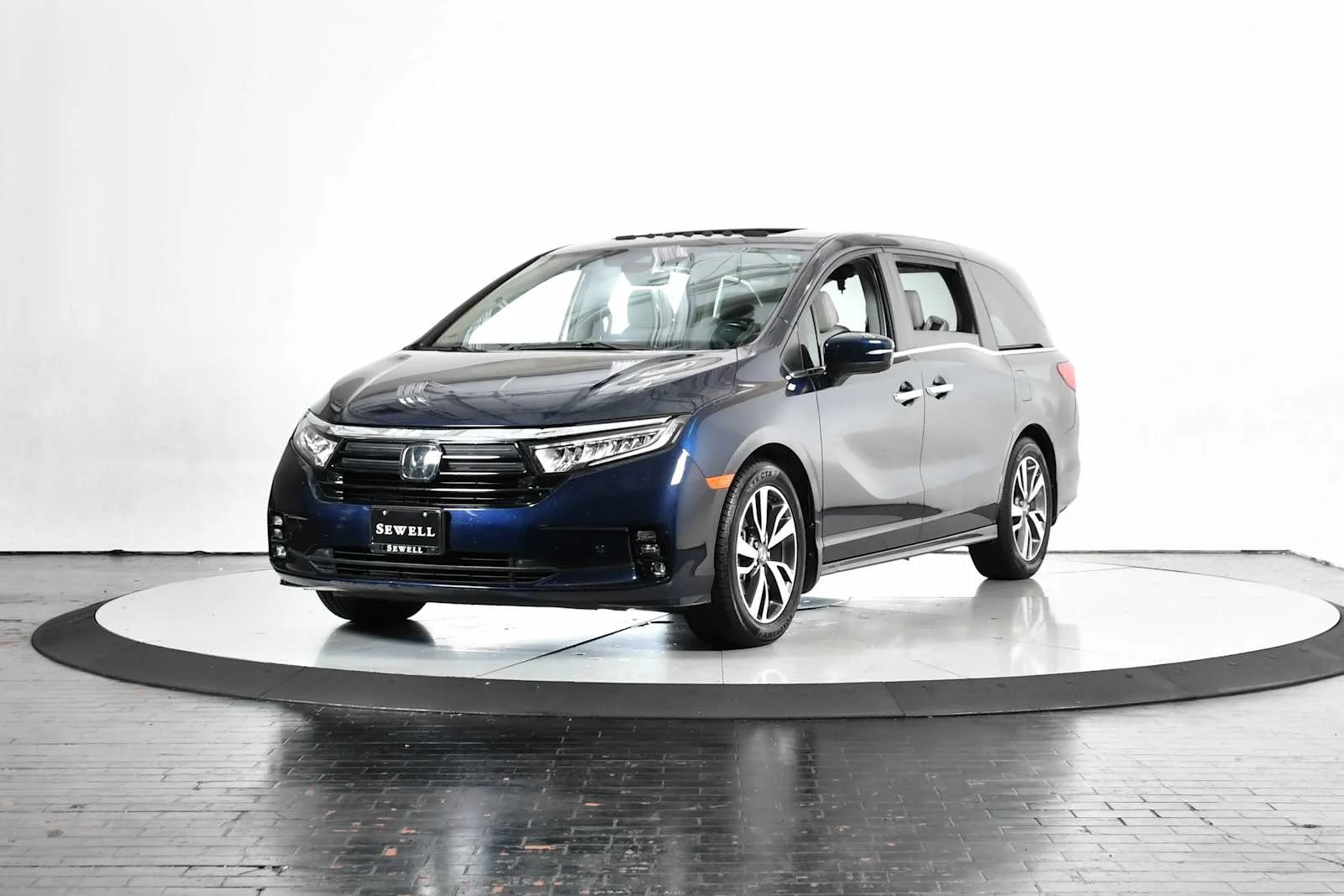 2022 Honda Odyssey Touring's photo