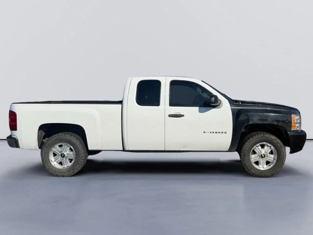Used 2013 White Chevrolet Work Truck image 1