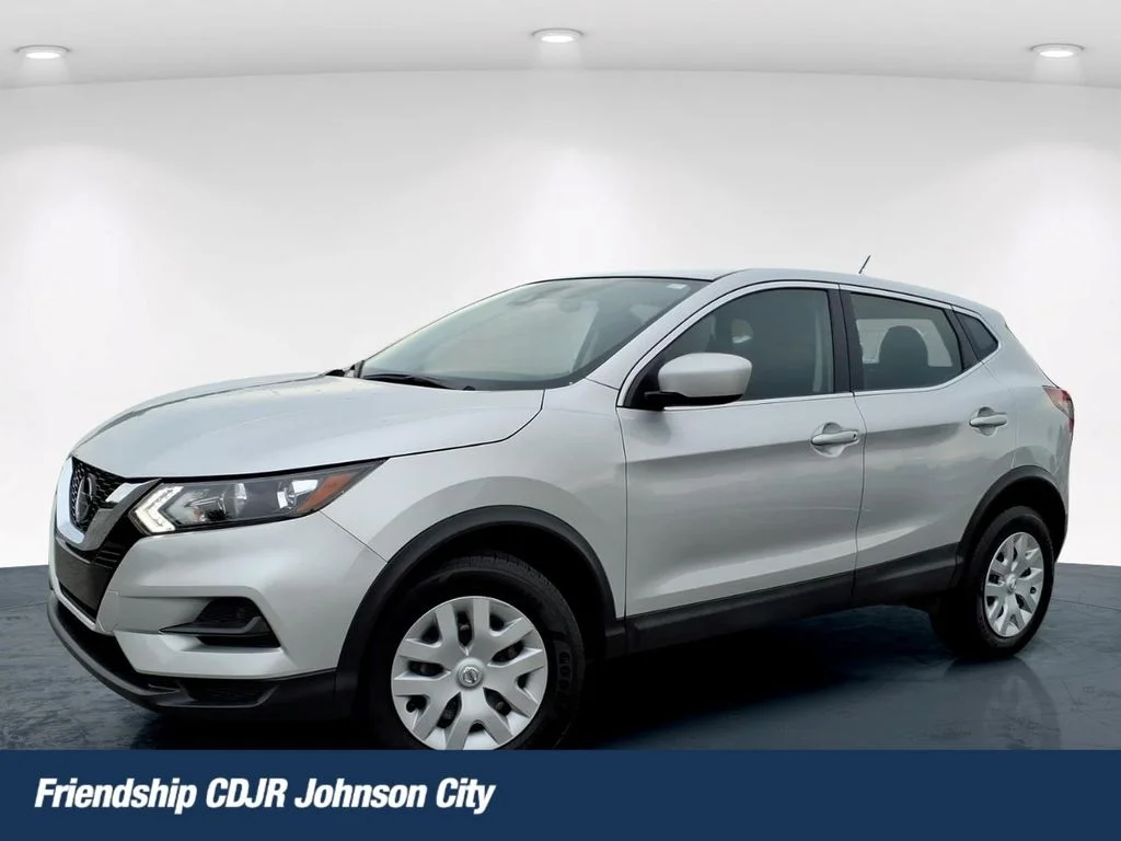 Used 2020 Silver Nissan S image 1