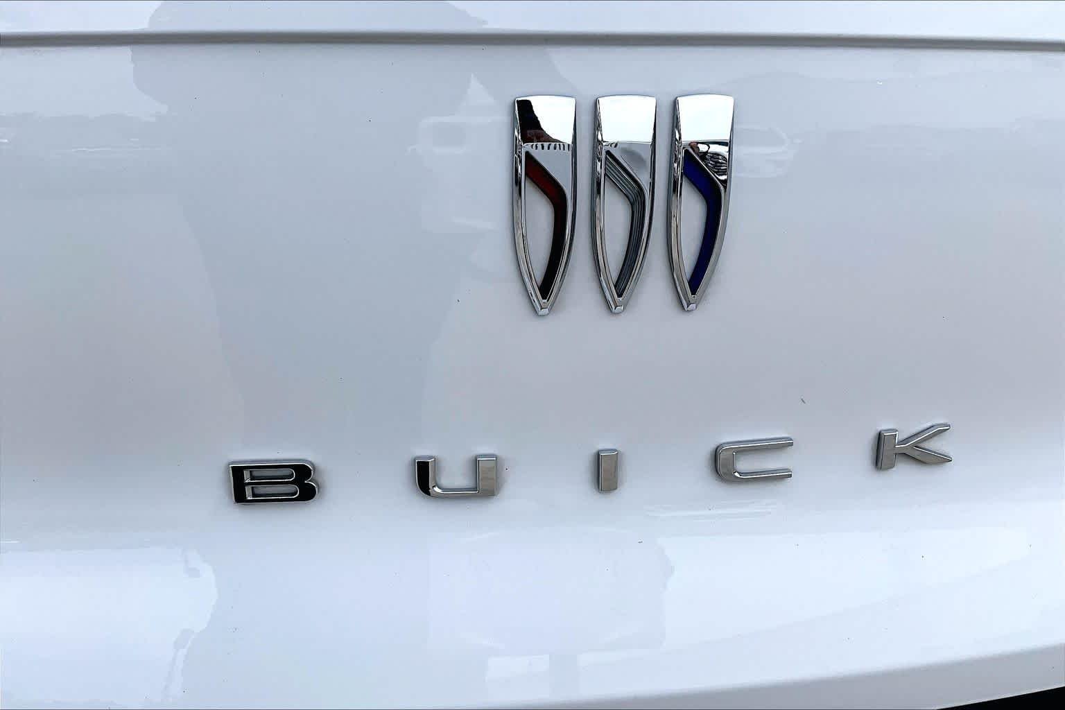 Used 2025 Summit White Buick Sport Touring image 31
