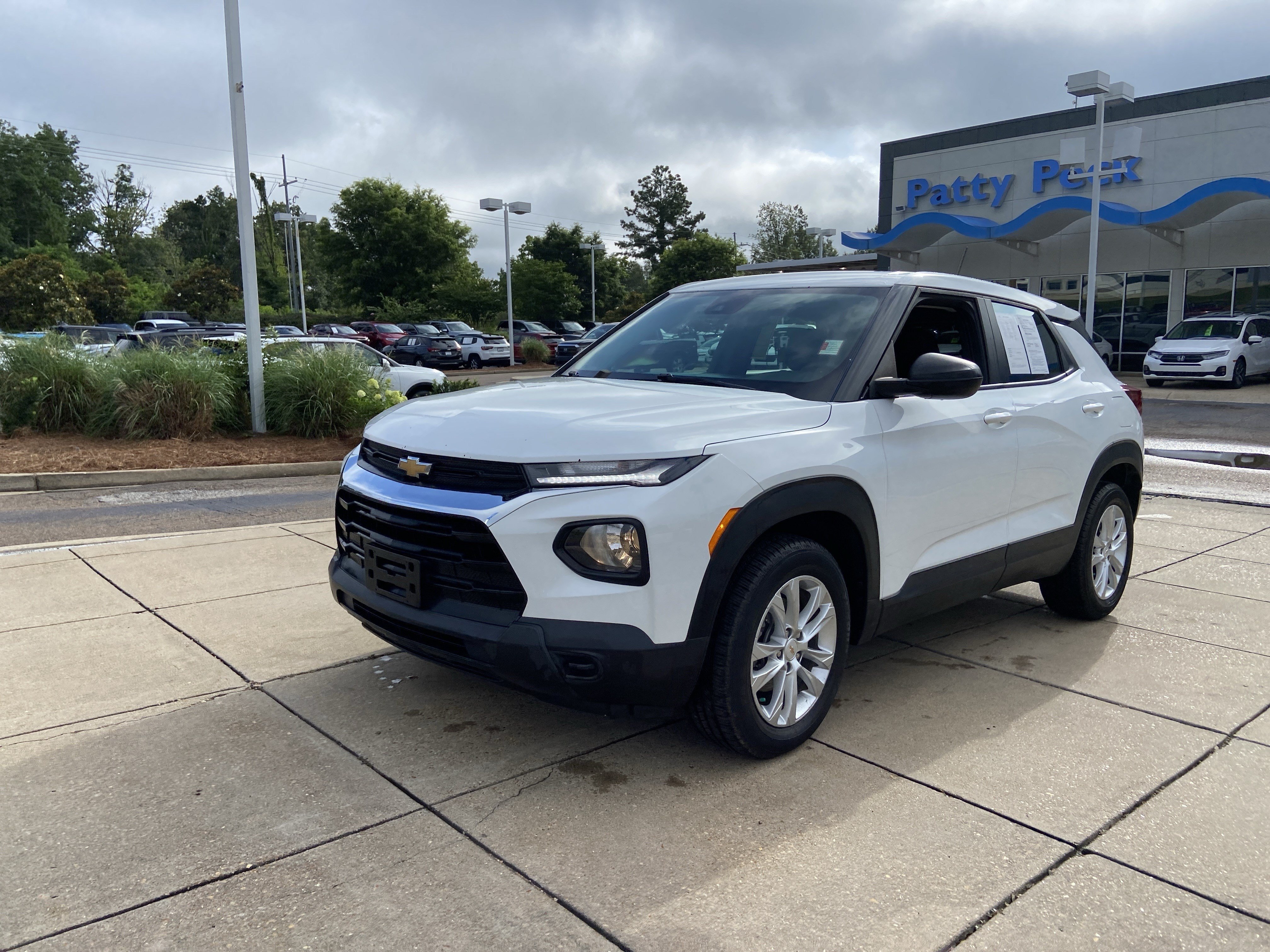 Used 2021 Summit White Chevrolet LS image 4