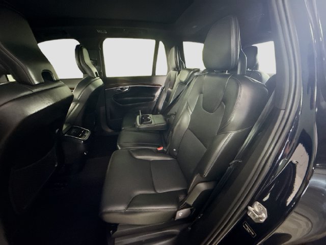 Used 2019 Magic Blue Metallic Volvo Momentum image 21