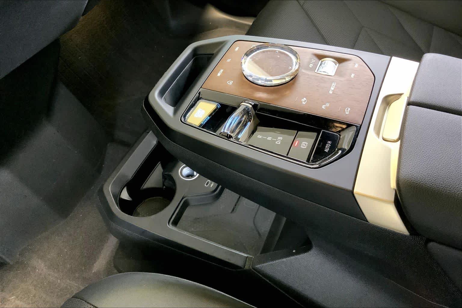 Used 2023 Black Sapphire Metallic BMW xDrive50 image 16