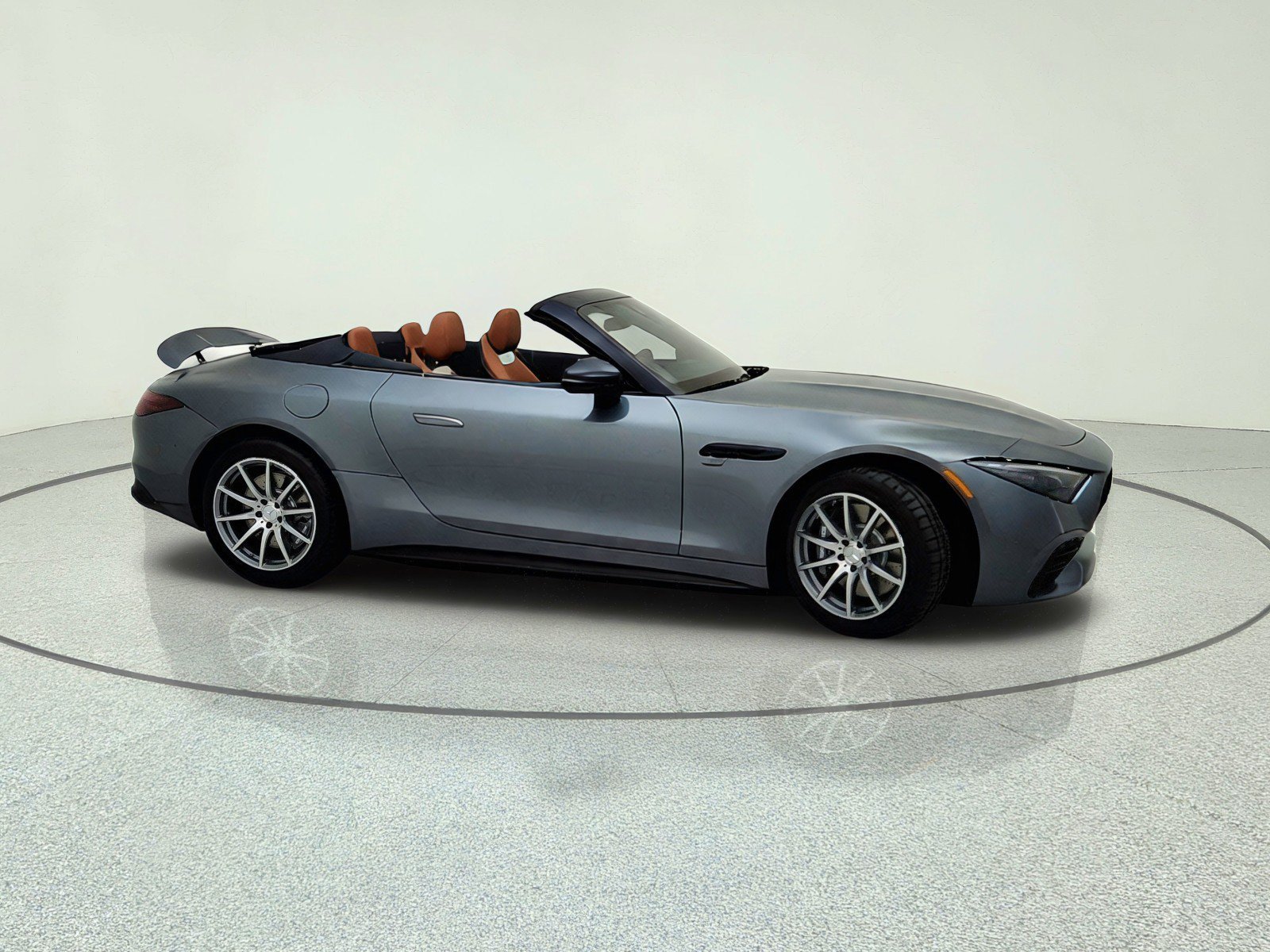 New 2027 Selenite Grey Metallic Mercedes-Benz AMG® SL 43 Roadster image 33