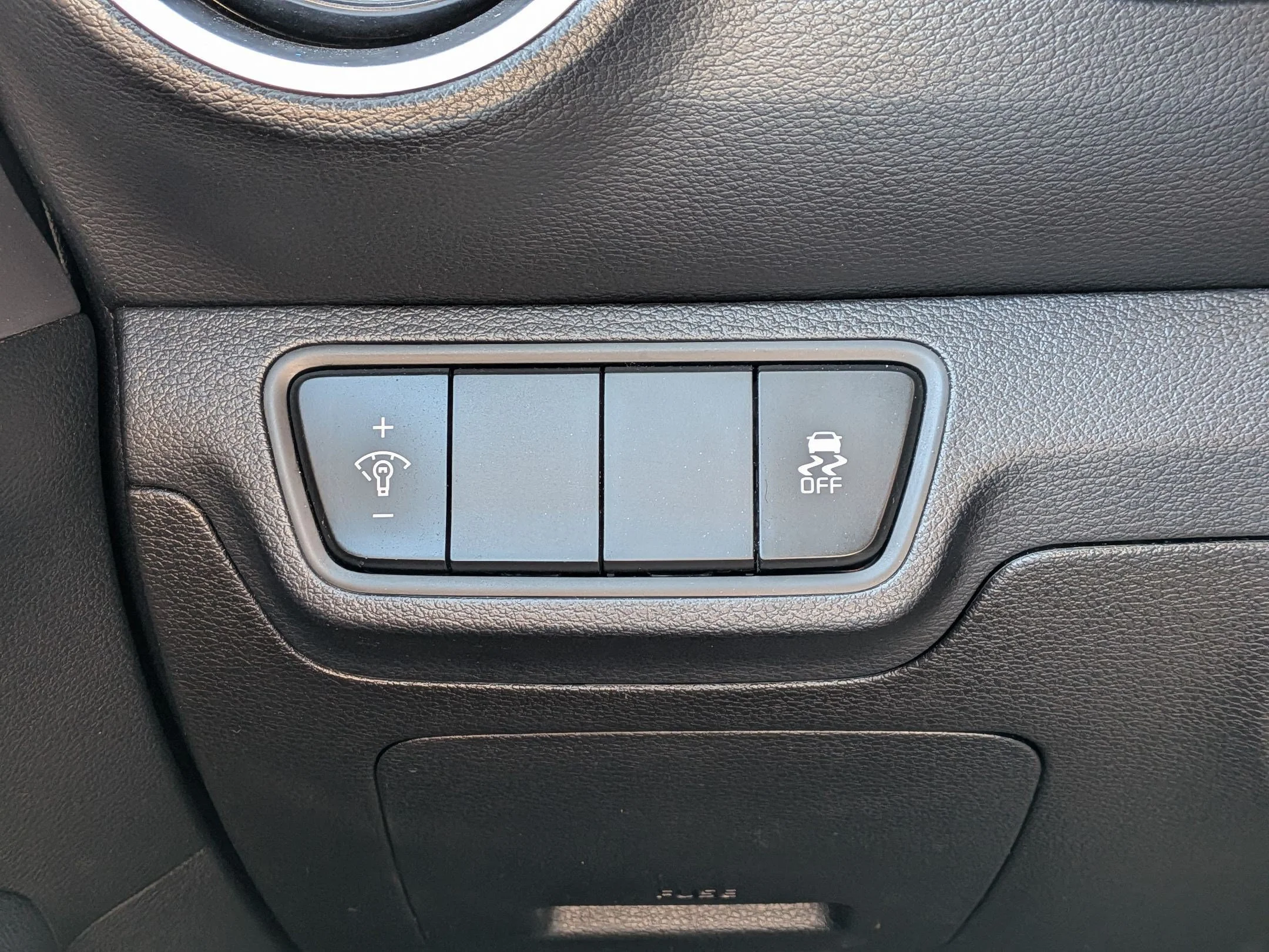 Used 2023 Snow White Pearl Kia LXS image 17