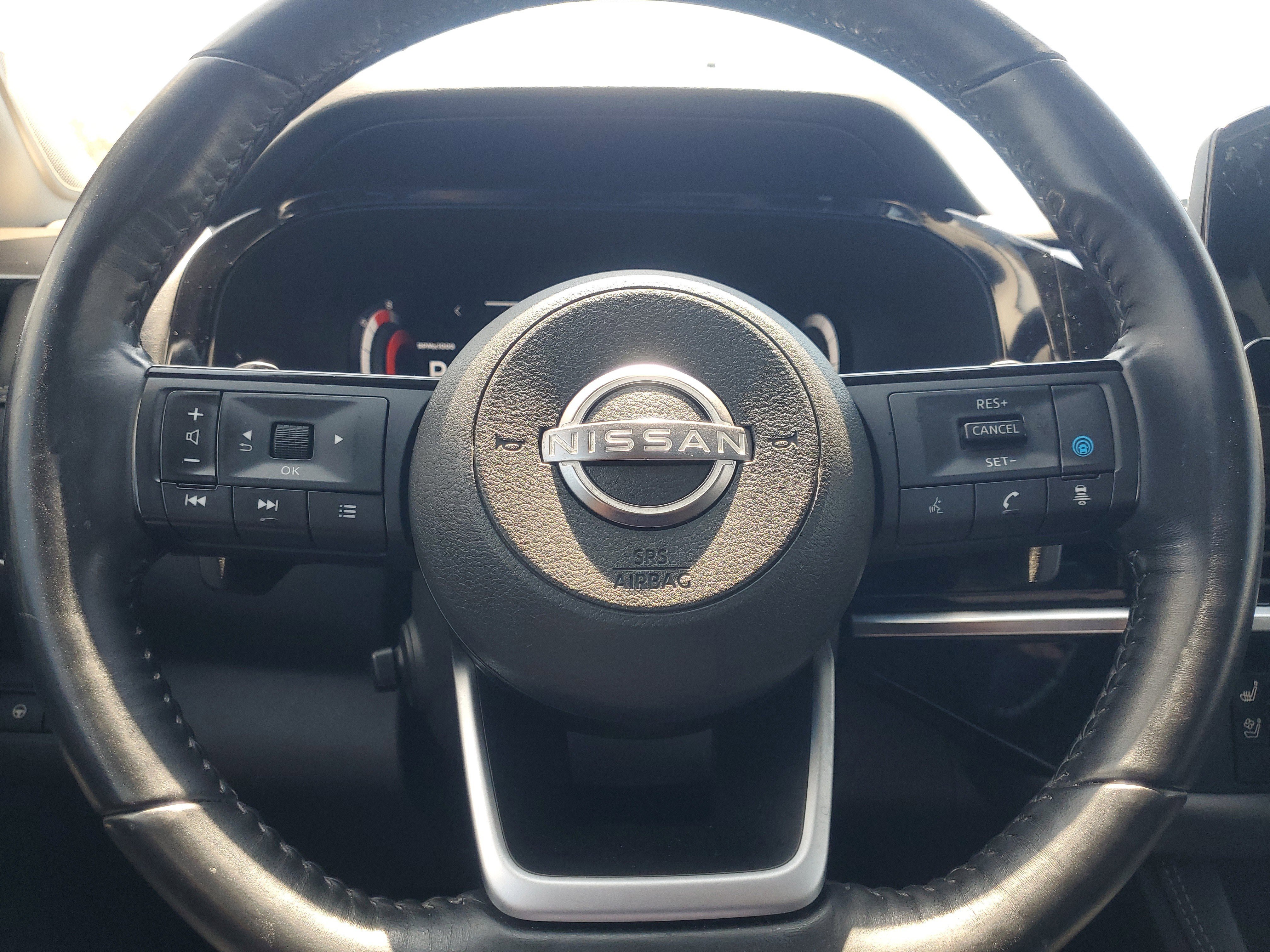 Used 2022 Brilliant Silver Metallic Nissan Platinum image 22