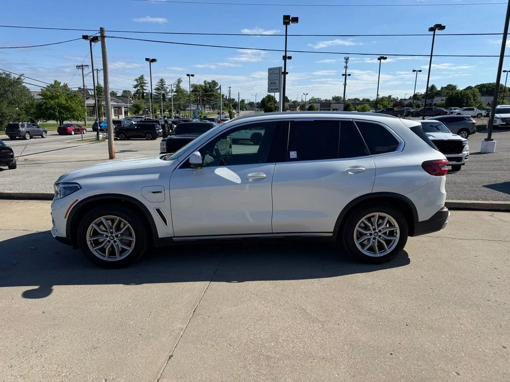 Used 2023 White BMW xDrive45e image 9