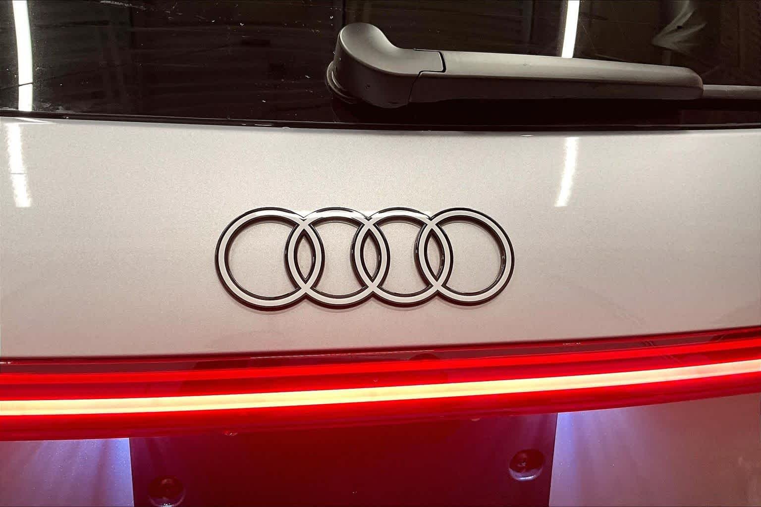 Used 2025 Florett Silver Metallic Audi Premium Plus image 31