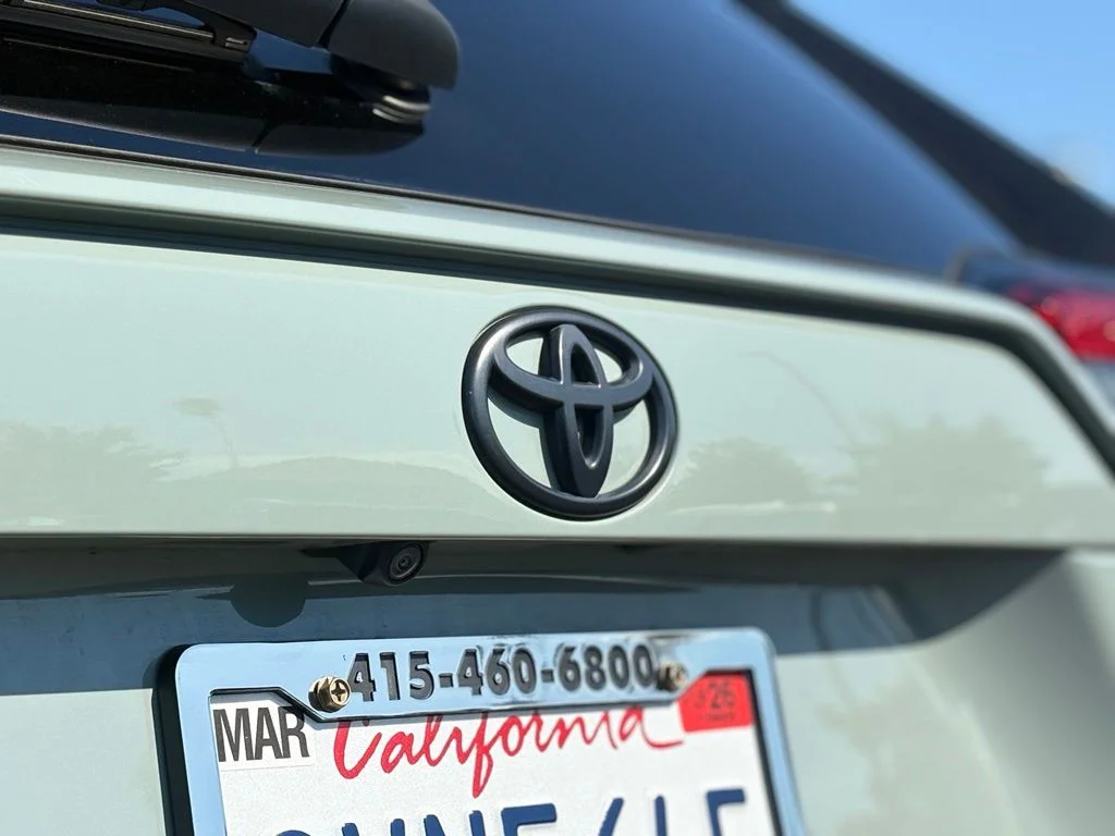 Used 2023  Toyota XLE image 12