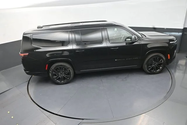 New 2026 High Gloss Black Exterior Paint Jeep Summit Reserve image 18