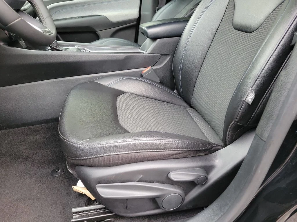 Used 2024 Black Jeep Latitude image 17