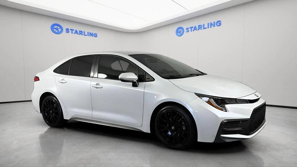 Used 2022 Off-white Toyota SE image 12