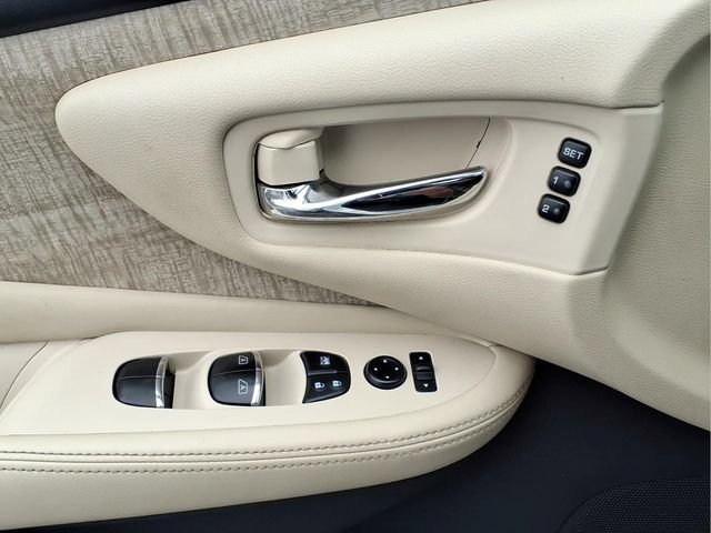 Used 2023 White Nissan SL FWD image 17
