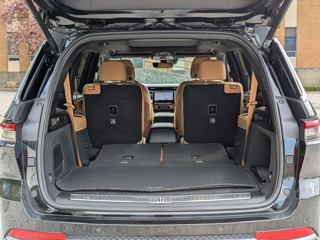 Used 2022 Black Jeep Summit image 6