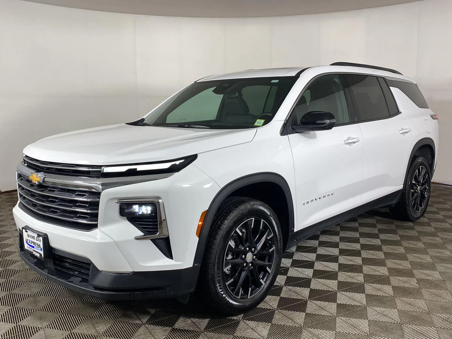 Used 2025 Summit White Chevrolet LT image 2