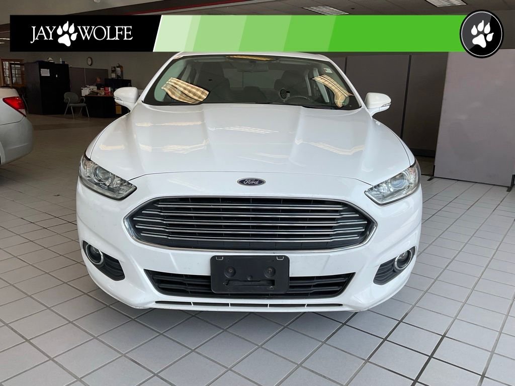 Used 2016 White Ford SE image 2