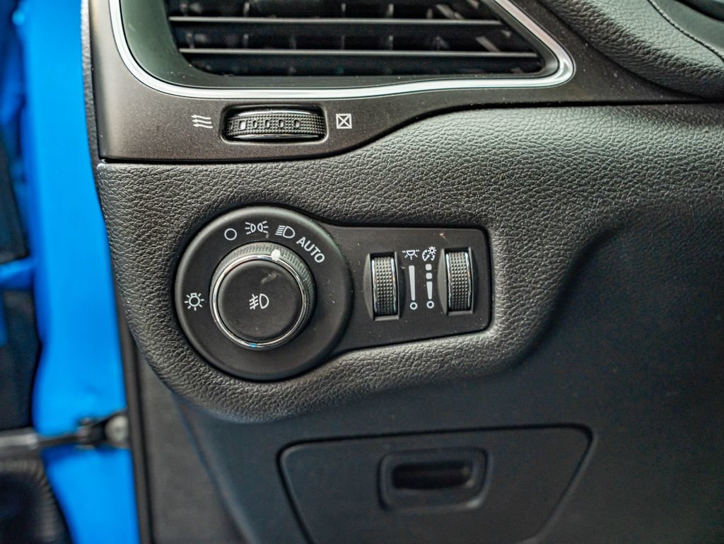 Used 2020 Hydro Blue Pearlcoat Jeep Trailhawk image 19