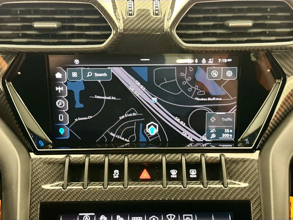 Used 2023  Lamborghini Performante image 13