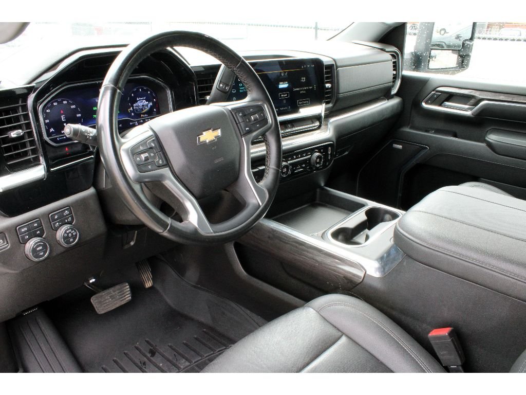 Used 2024 Summit White Chevrolet LTZ image 5