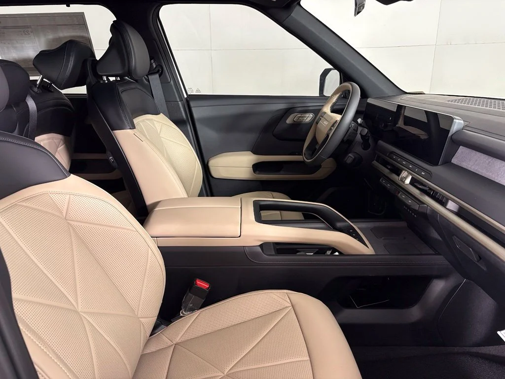 New 2027 Glacial White Pearl Kia EX image 14