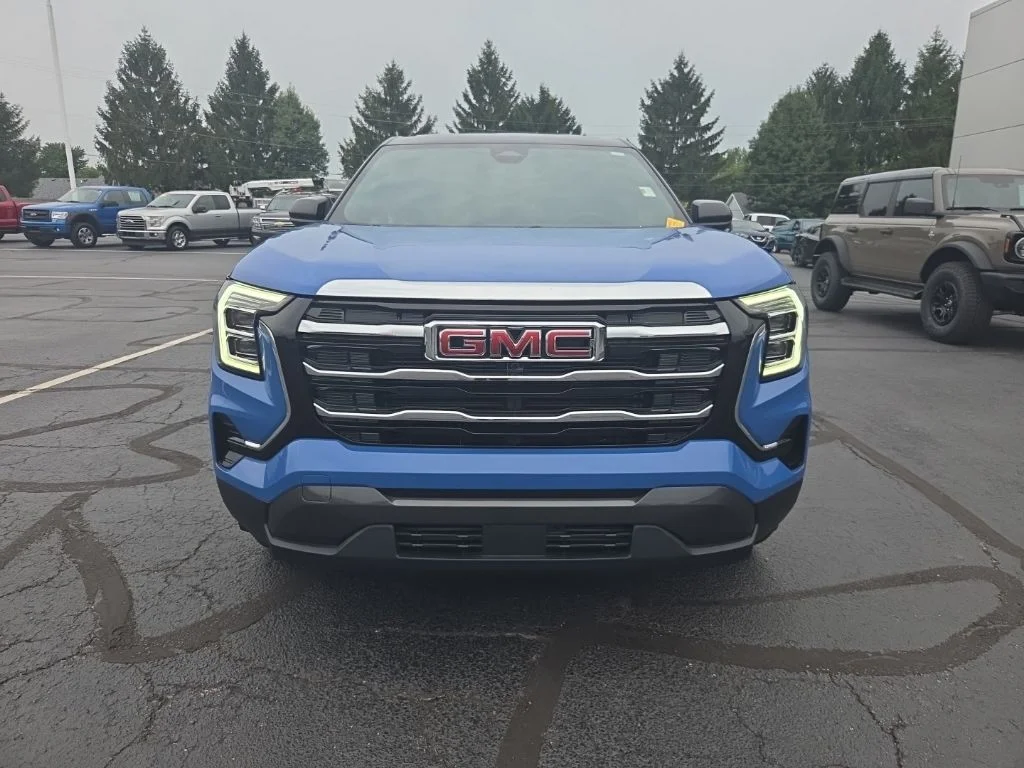 Used 2025 Blue GMC Elevation image 8
