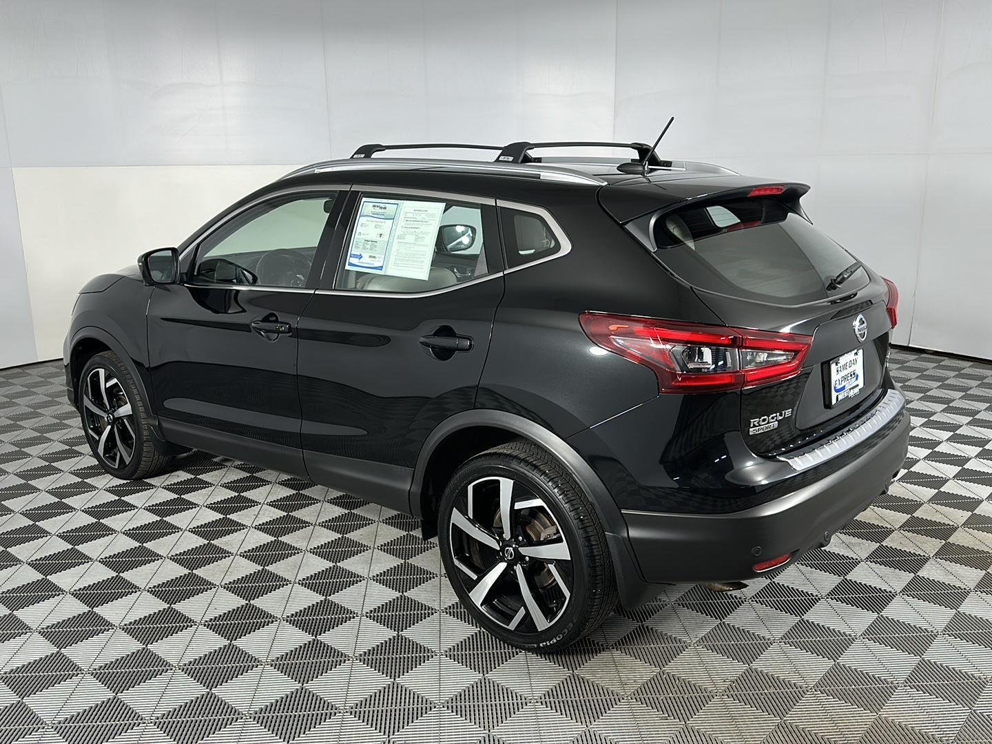 Certified Used 2022 Magnetic Black Pearl Nissan SL image 5